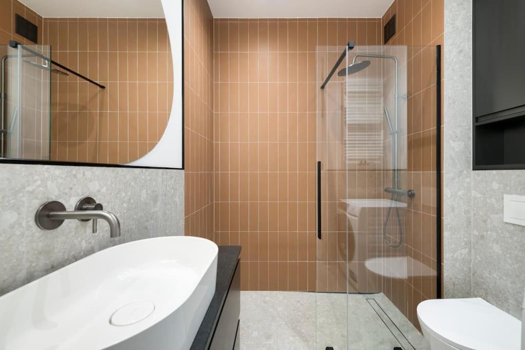 New Located Near The Old Town Apartament *