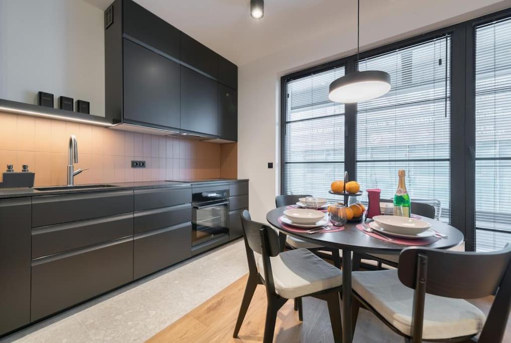Апартаменти New Located Near The Old Town *